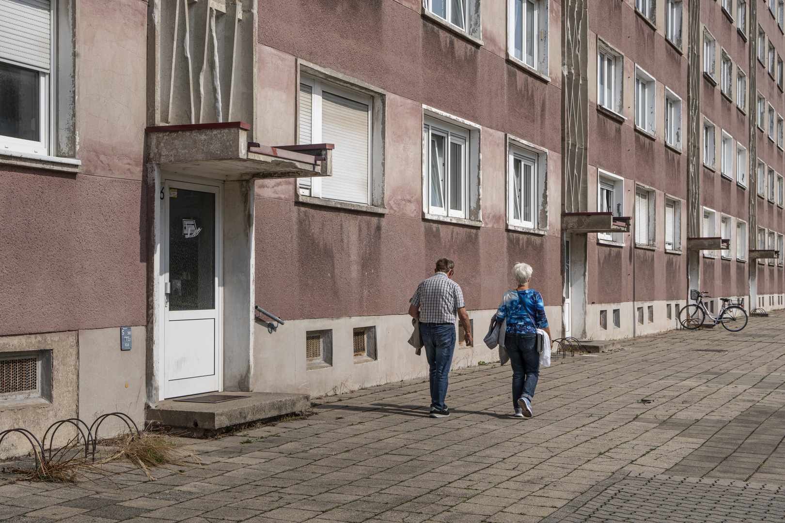 Sommer - Sonntag - Plattenbau