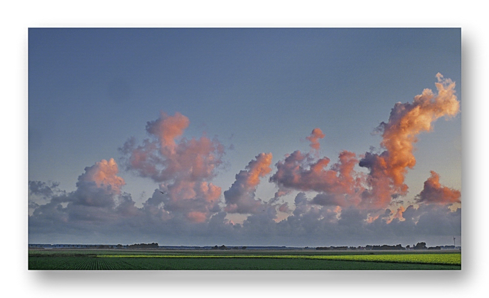 Sommer und der Himmel ist voller Wolken 03