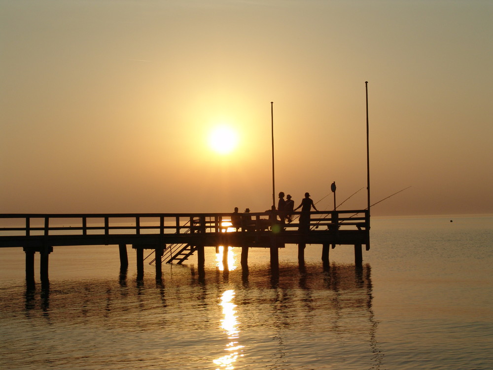 Sommerabend an einem Steg in Heiligenhafen