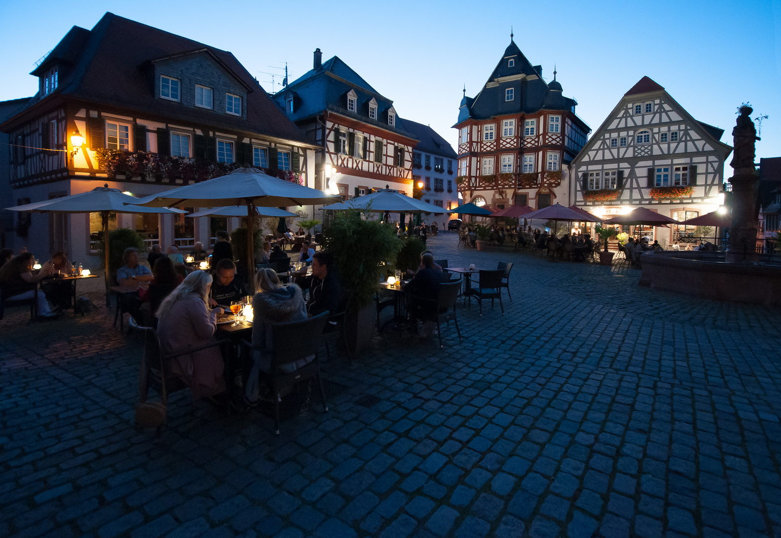 Sommerabend im Städtchen