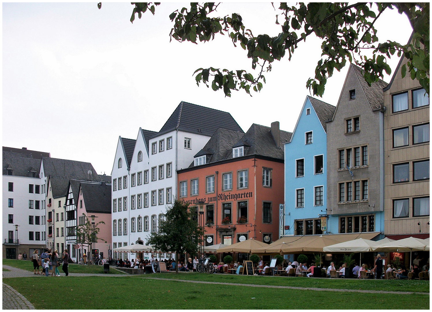 Sommerabend in der Altstadt von Köln