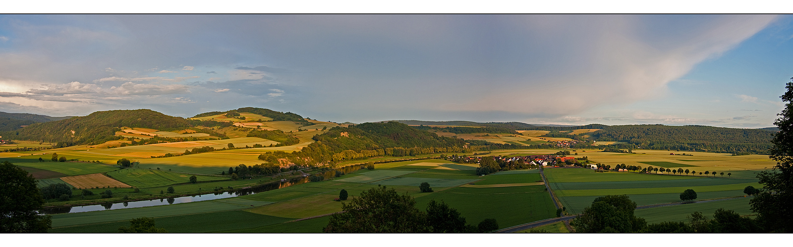 Sommerabend über der Weser