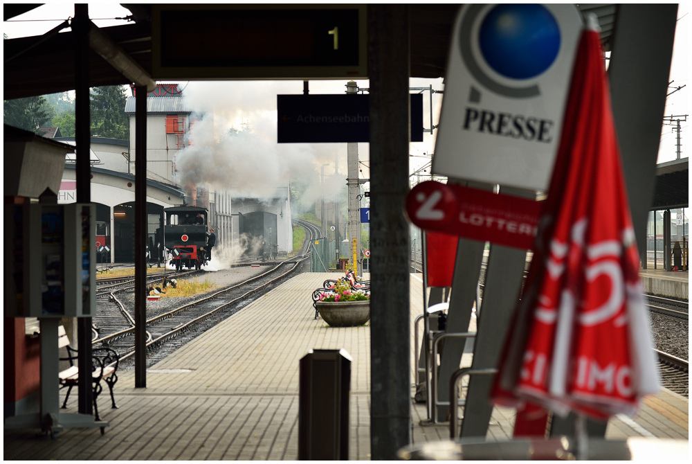 Sommerdampf in Rot Weiß Rot III