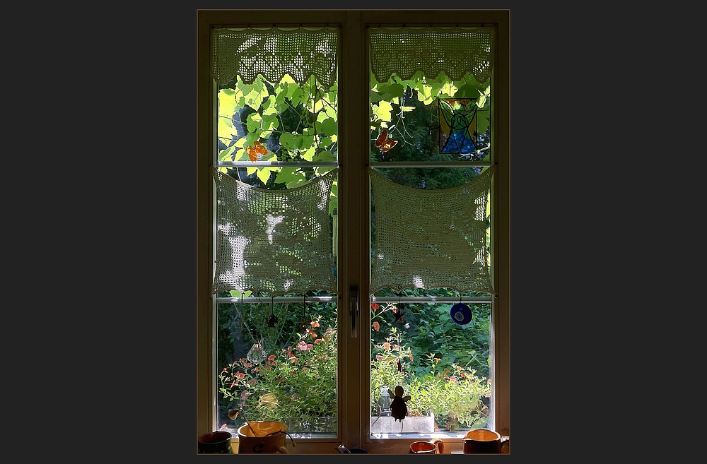 sommerfenster im alten haus