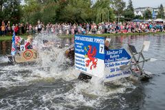 Sommerfest mit Badewannenrennen