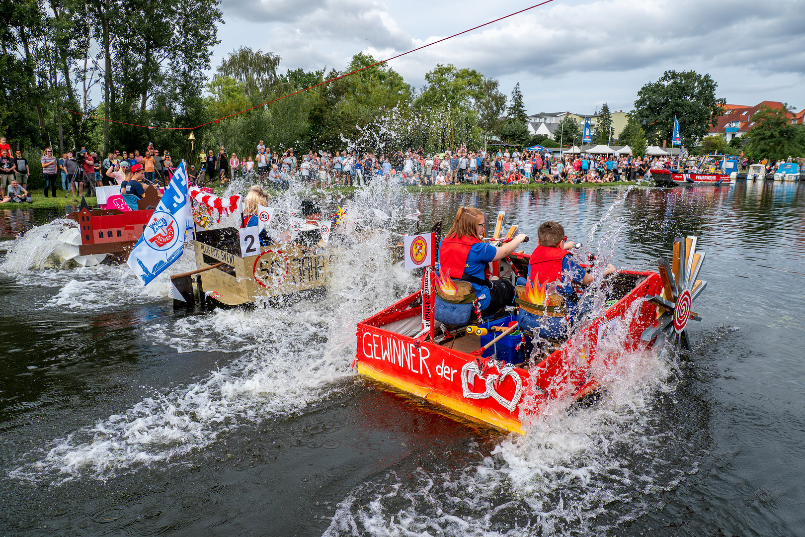 Sommerfest mit Badewannenrennen