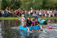 Sommerfest mit Badewannenrennen