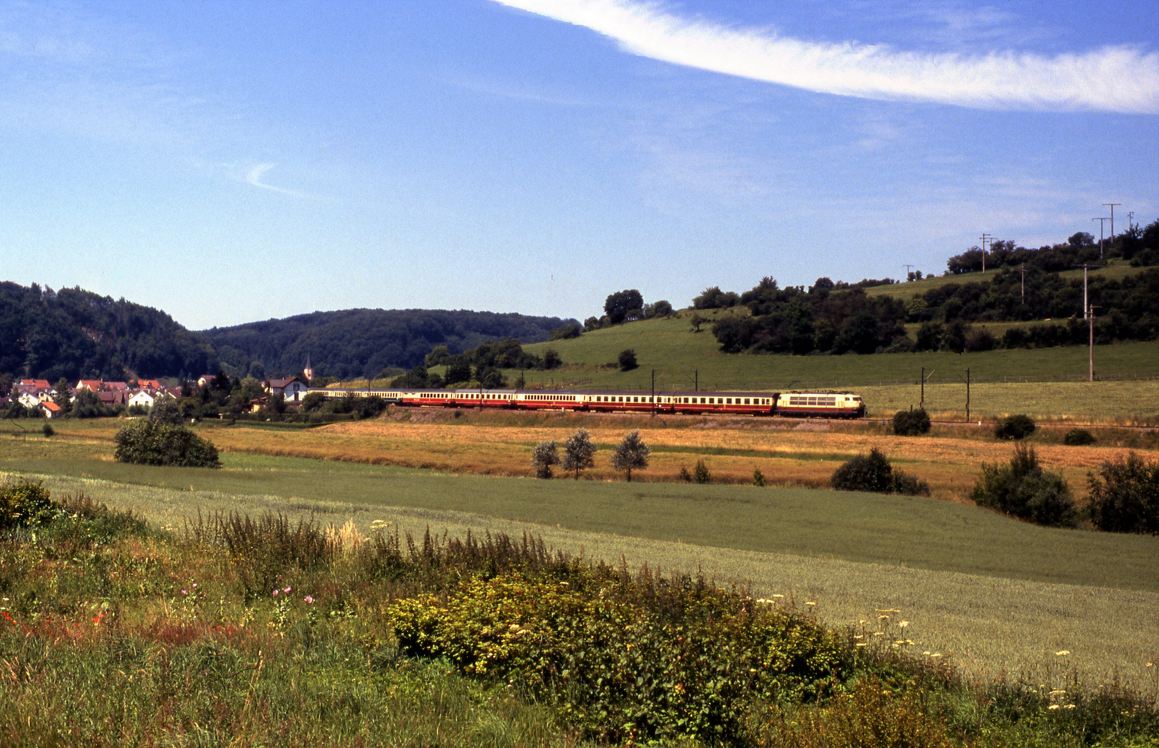 Sommerlandschaft mit IC