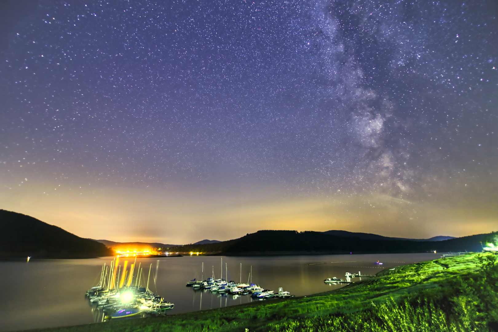 Sommerliche Nacht am Edersee.