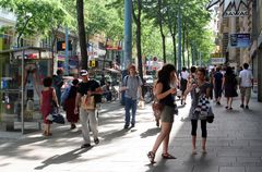 Sommerlicher Freitagnachmittag in der Mariahilfer Straße