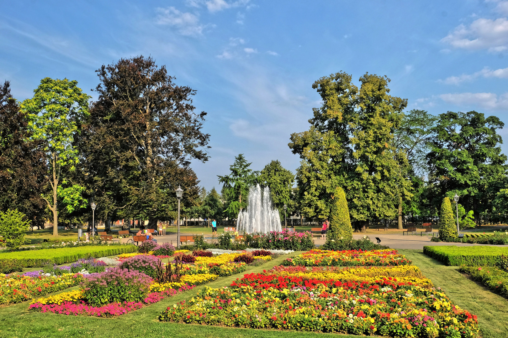 Sommerlicher Küchengarten am Rande der Orangerie in Gera