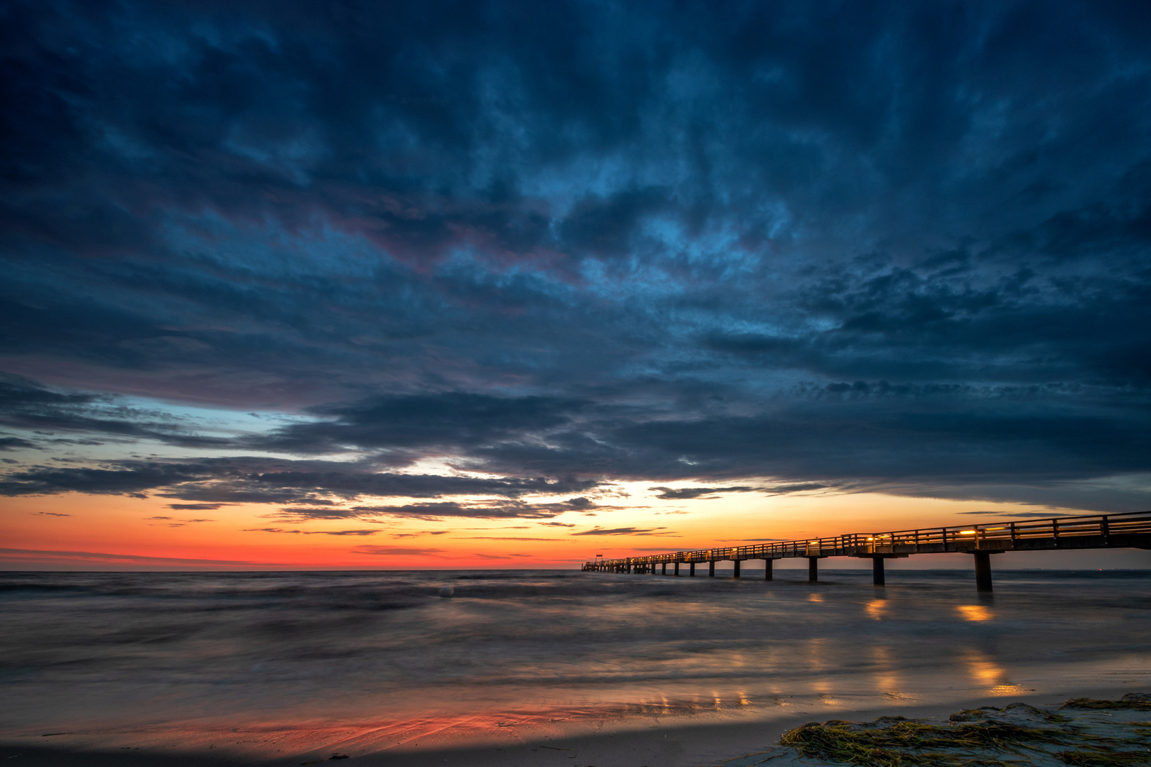 Sommerlicher Sonnenaufgang an der Ostsee