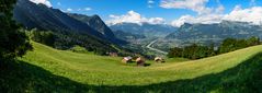 Sommermorgen: Blick von Triesenberg (FL) ins Rheintal