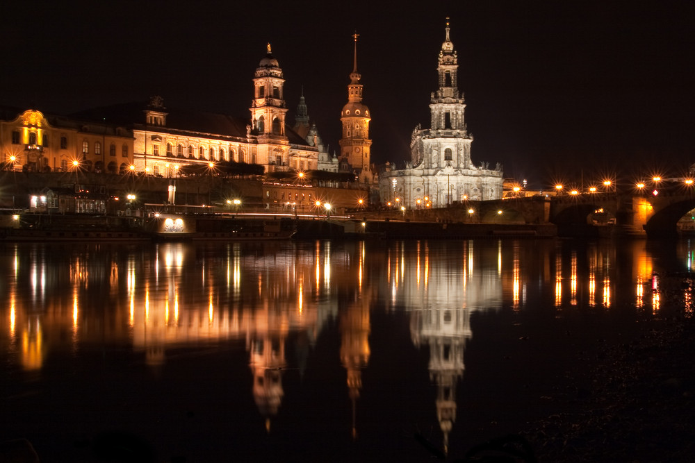 Sommernacht am Elbufer