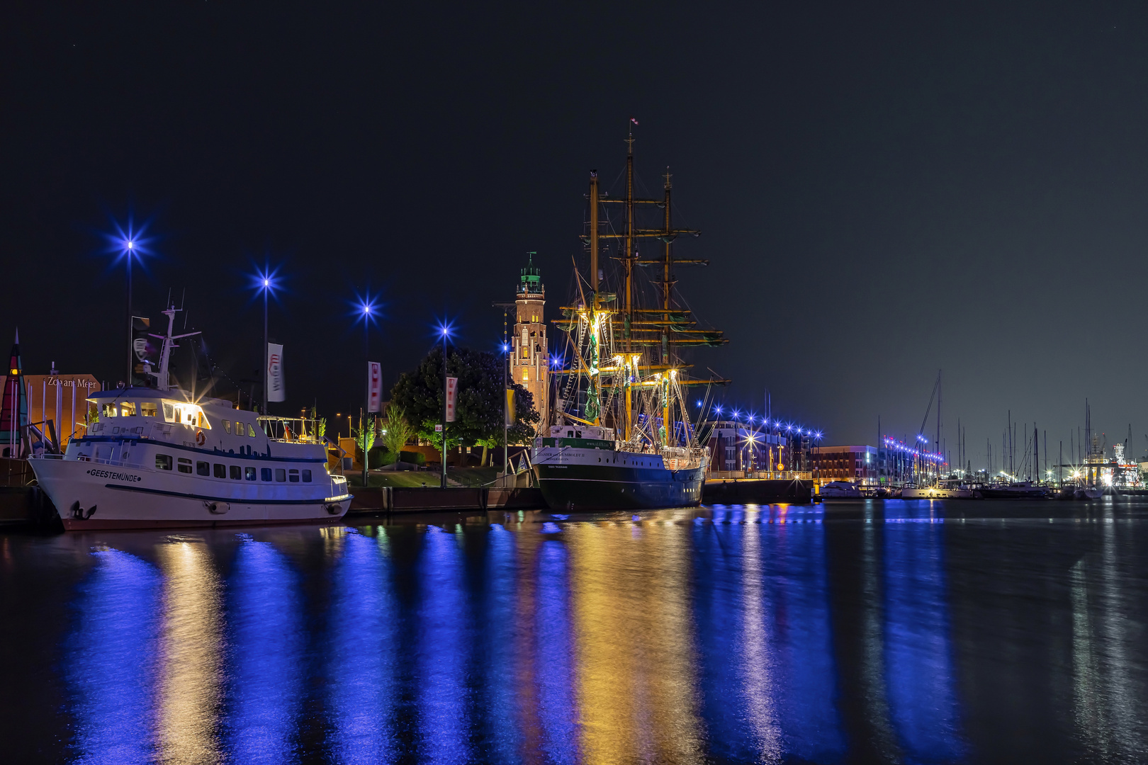 Sommernacht am Hafen