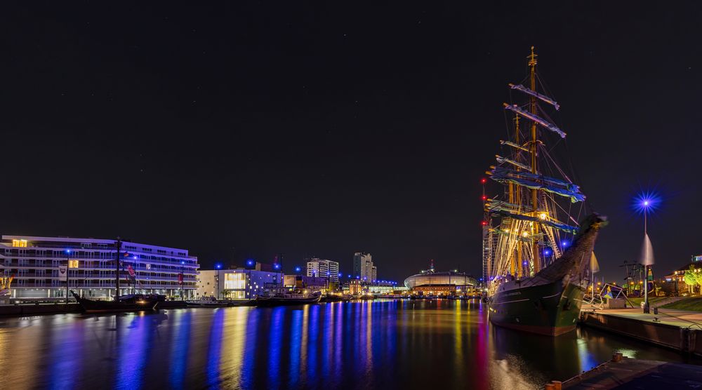 Sommernacht am Hafen