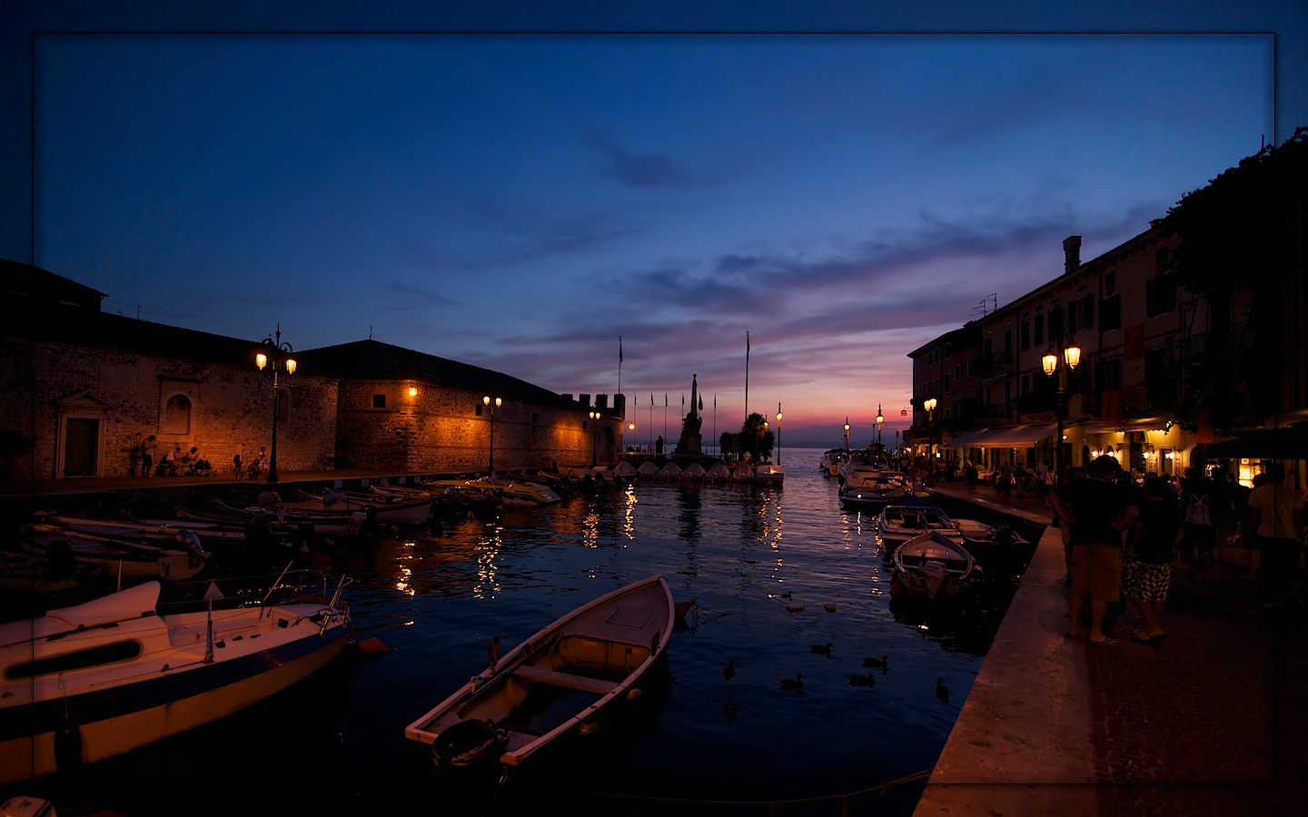 Sommernacht am Hafen von Lazise