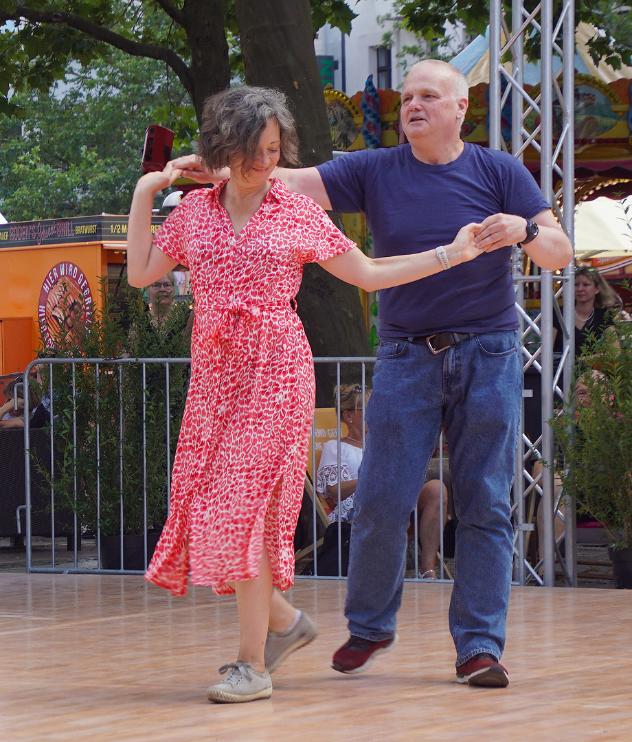 Sommersonntag in Berlin: Salsa ist für jedes Alter