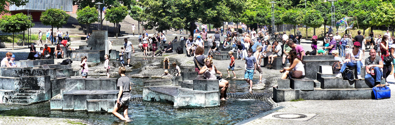 Sommerspass im Kölner Rheingarten