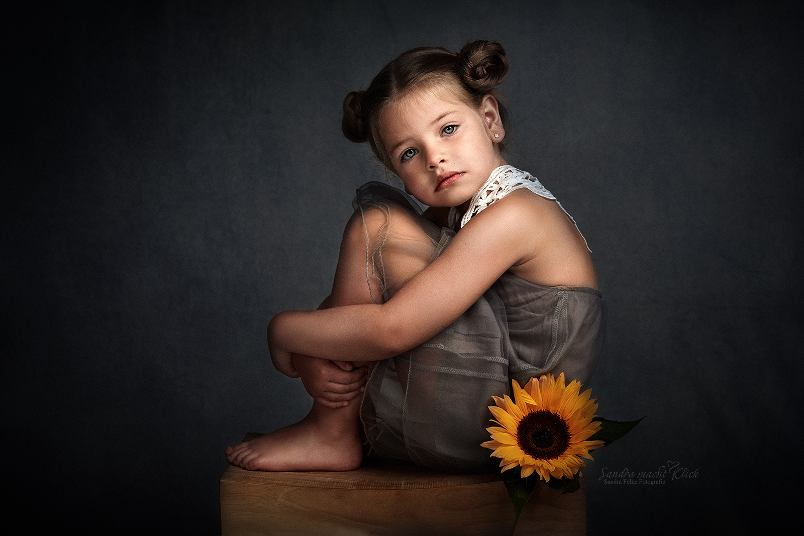 Sommertime And The Living Is Easy Foto Bild Kinder Portraits Studio Bilder Auf Fotocommunity https www fotocommunity de photo sommertime and the living is easy sandra felke 42753721