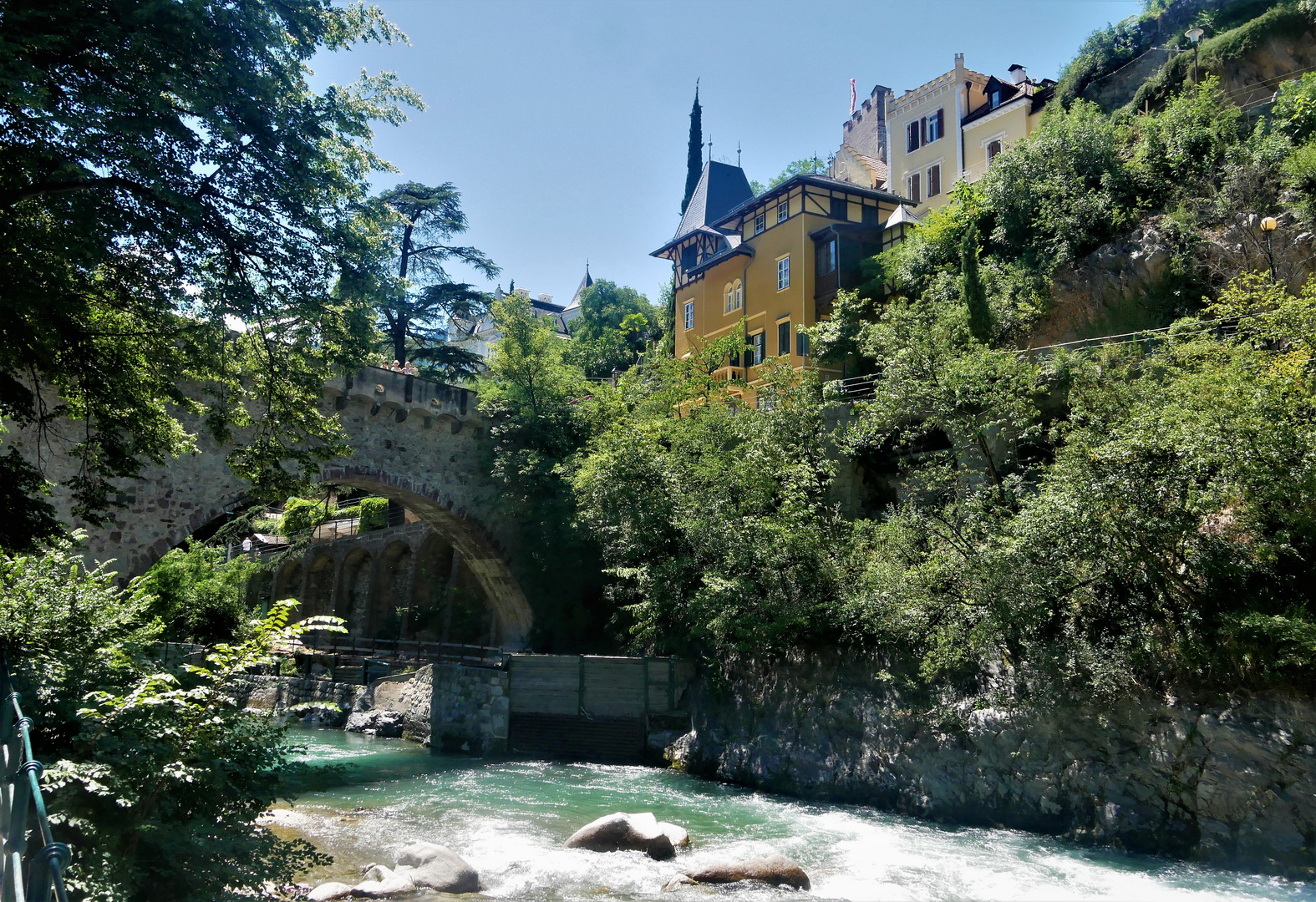 Sommerurlaub 2022 in Meran - Die Passer mit dem Steinernen Steg Foto ...