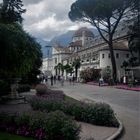 Sommerurlaub 2022 in Meran - Ein Blick auf das Kurhaus bei bewölktem Wetter 