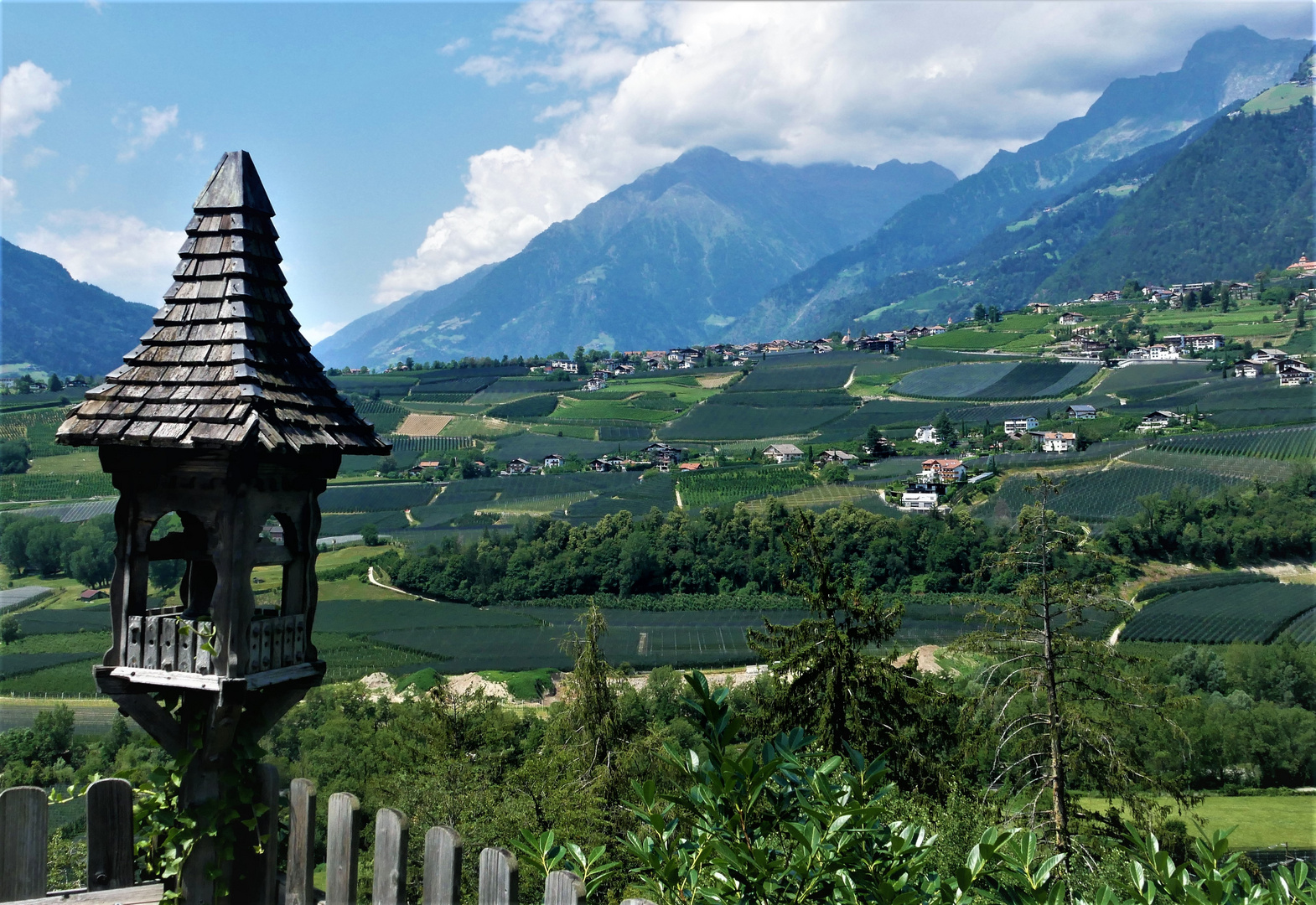 Sommerurlaub 2022 in Südtirol - Aussicht vom Innerleiter Hof in das Passertal