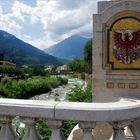 Sommerurlaub  2022 in Südtirol - Die Passer in Meran von der Postbrücke aus gesehen