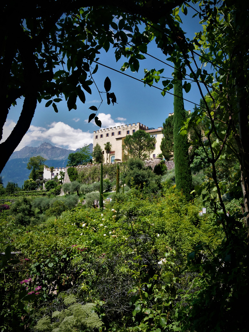 Sommerurlaub 2022 in Südtirol -  Ein anderer Blick auf Schloss Trauttmansdorff in Obermais / Meran 