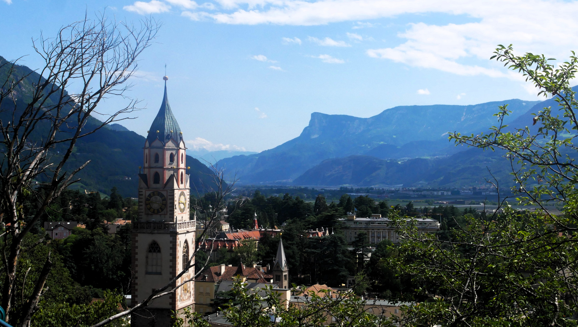 Sommerurlaub 2023 in Südtirol - Meran mit  Sankt Nikolaus und Gantkofel