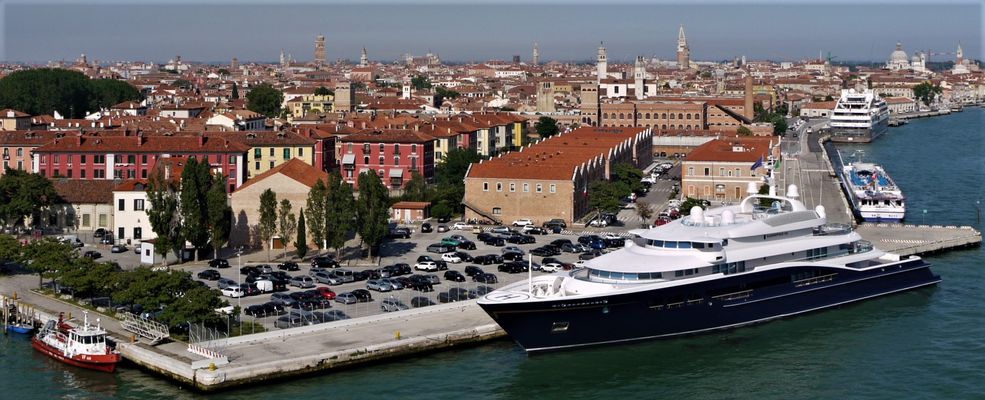 Sommerurlaub im Mittelmeer 2012 - Eine Yacht in Venedig