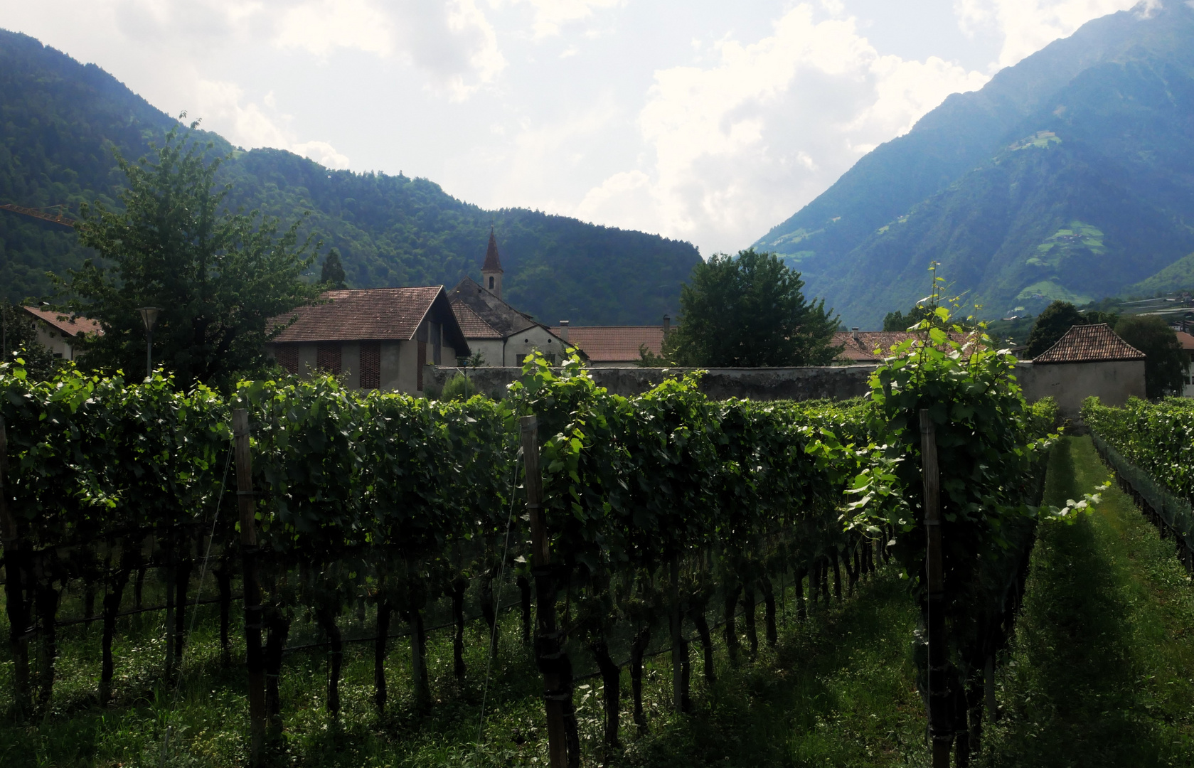 Sommerurlaub in Südtirol 2023 - Gartendorf Algund mit Kloster