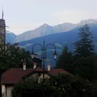 Sommerurlaub in Südtirol 2023 - Schloss Forst am Abend mit Ifinger im Panorama