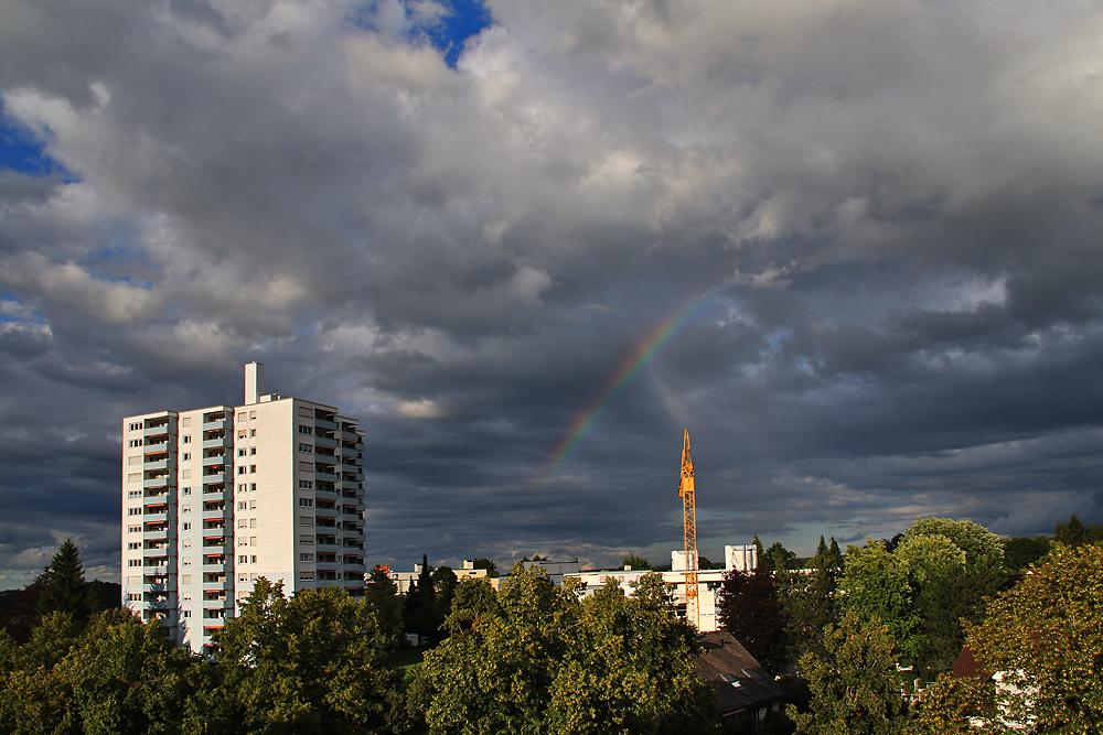 Sommerwetter mit Regenbogen