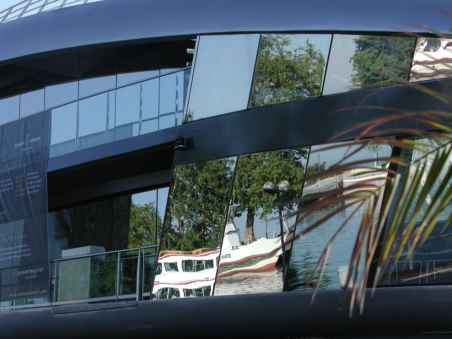 "Sommerwind" in der Spiegelung am Bootsanleger am Bodensee