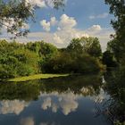 Sommerwolken überm Fluss