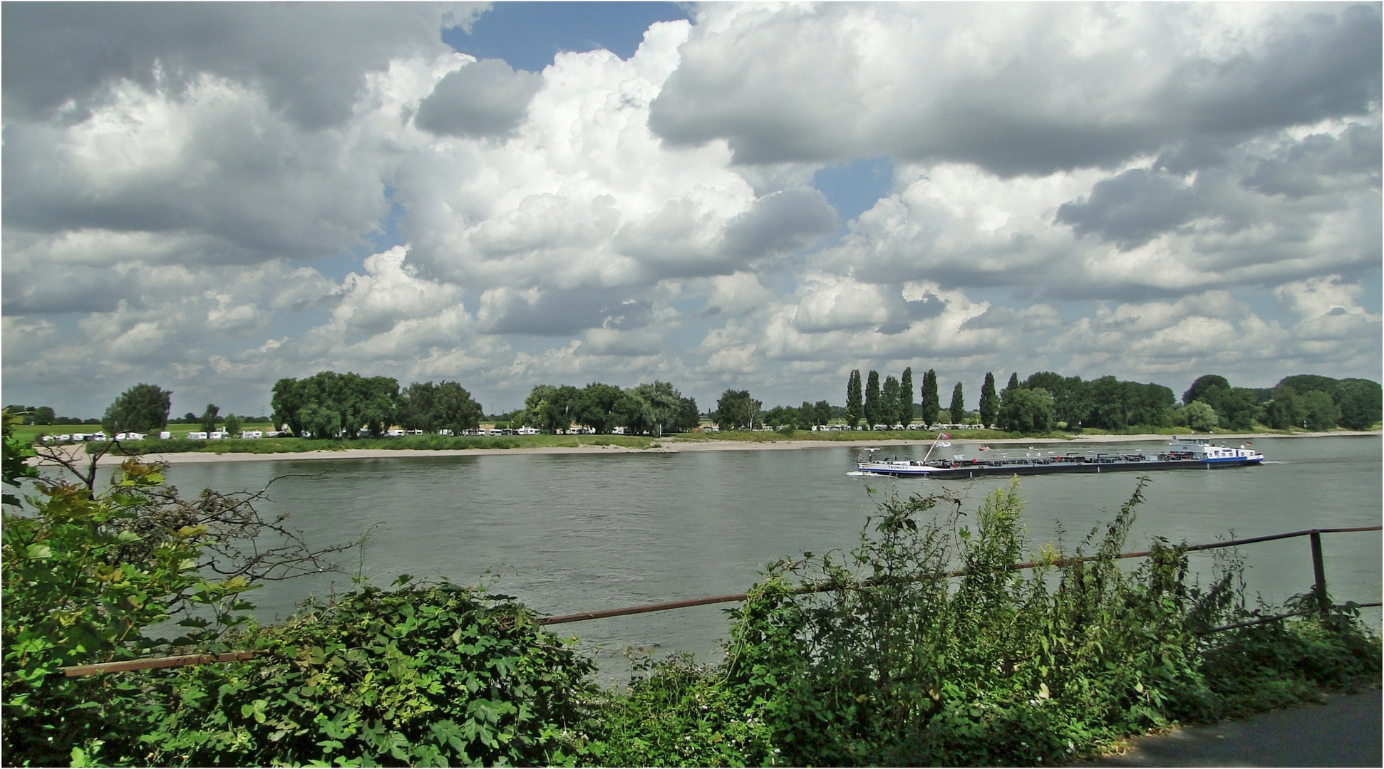 Sommerwolken über´m Rhein