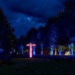 Sommerzauber im Gartenschaupark 2019 in Kaiserslautern zur blauen Stunde, im rechten Bilddrittel...