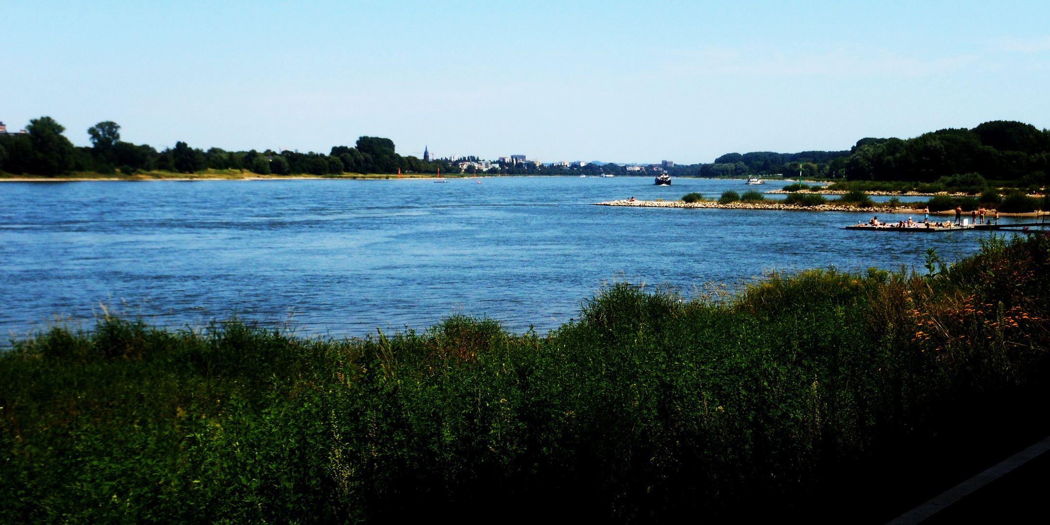 Sommerzeit am Rhein