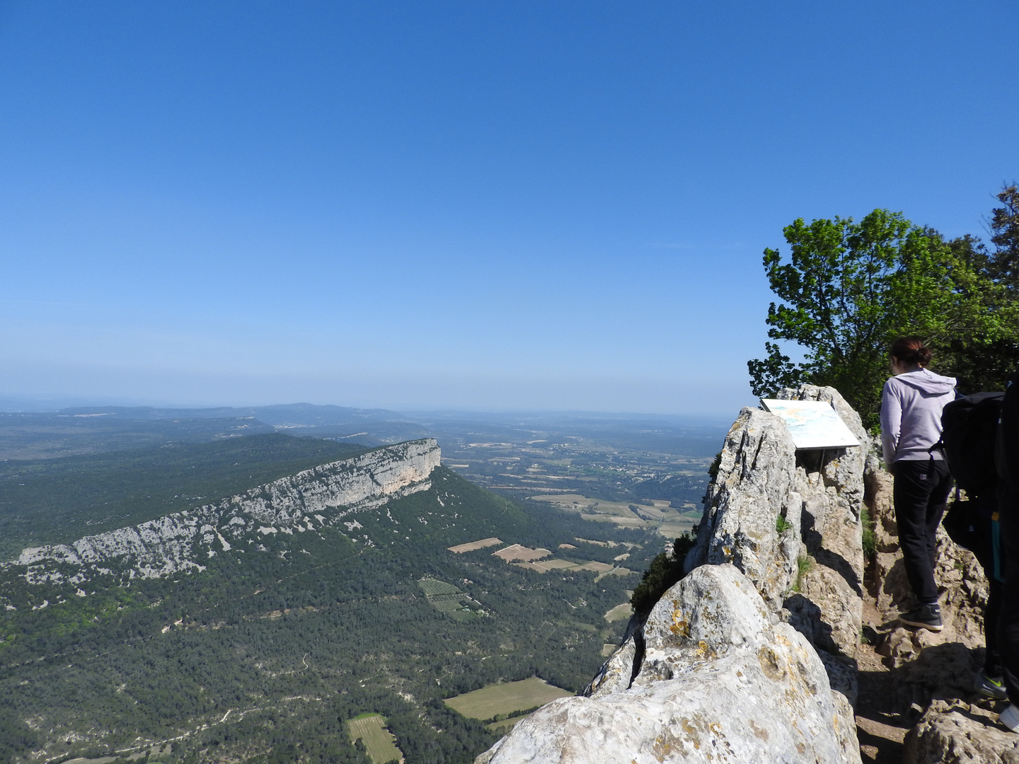 sommet du pic saint loup cevennes