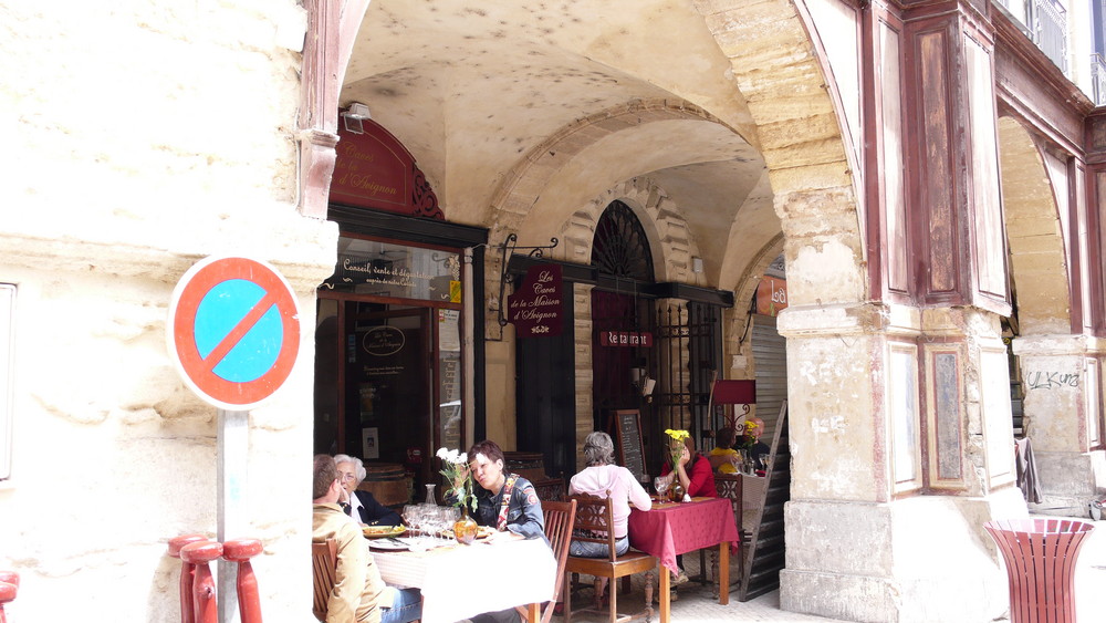 Sommieres Markt-Restaurant unter den Arkaden