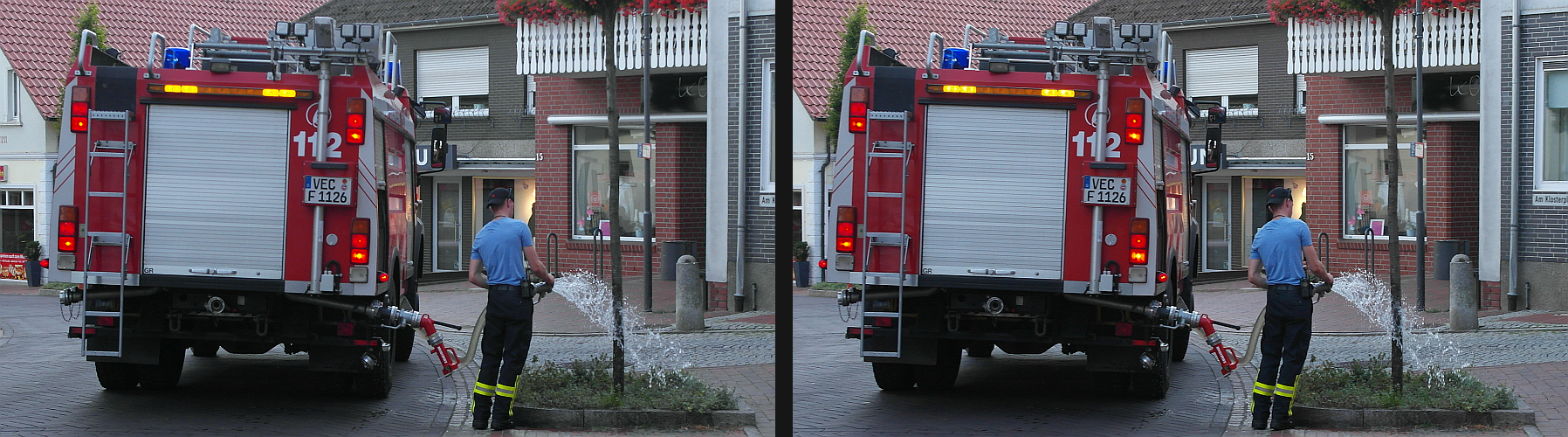 Sondereinsatz: Feuerwehr gießt Bäume (3D-Kreuzblick)