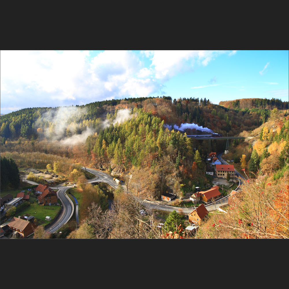 Sonderzug auf Viadukt