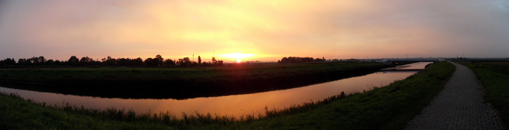 Sonenaufgang in Friesland.