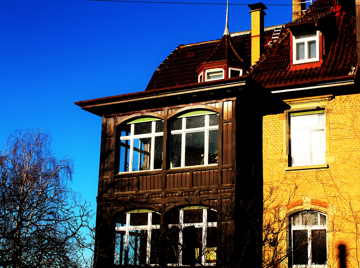 Sonne auf alten Häusern am Heidehof