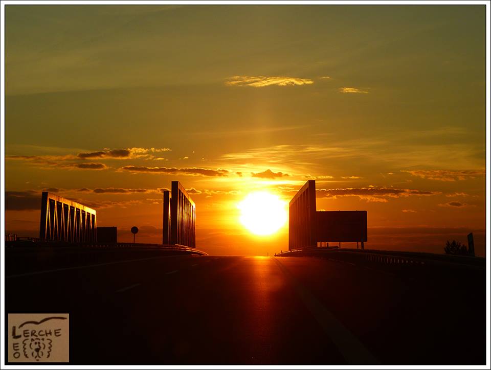 Sonne auf Brücke