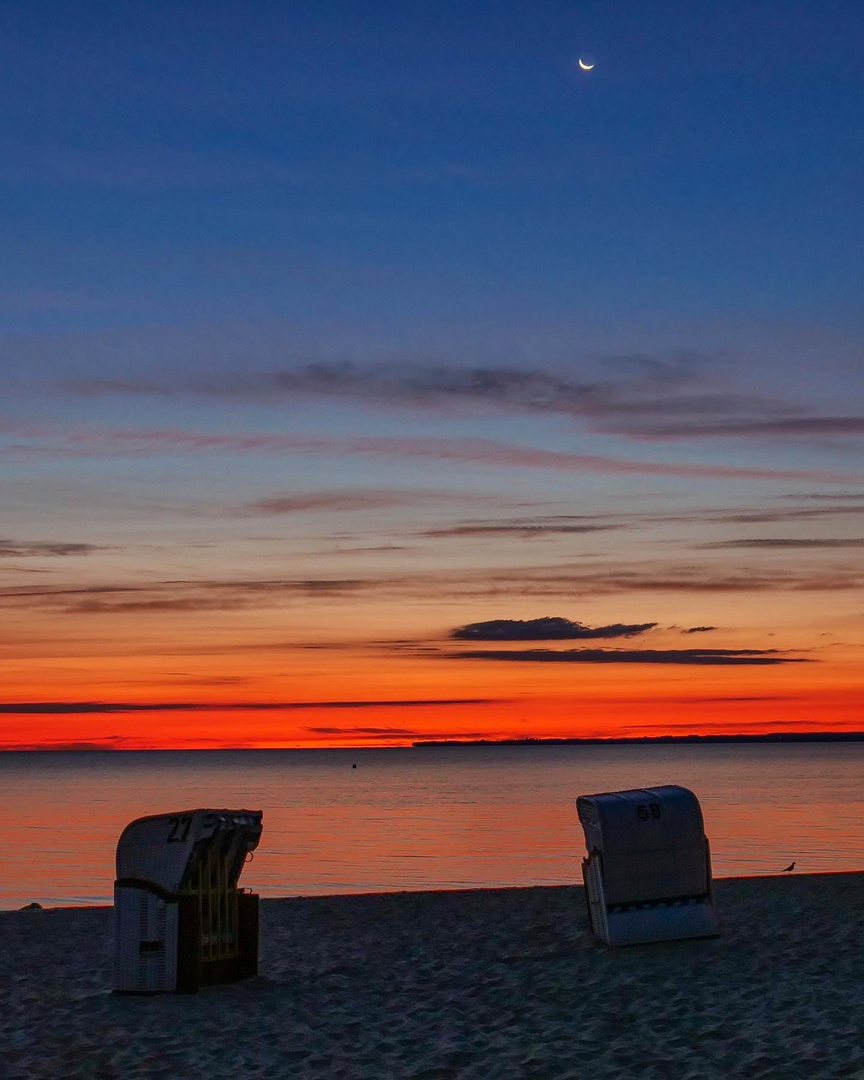 Sonne (aufgehend) Mond und Meer