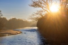 Sonne beim Fluß