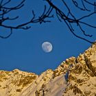 Sonne , Berge , Mond