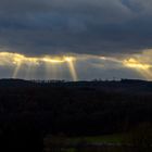 Sonne bricht durch die Wolken